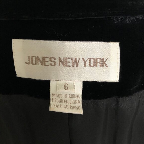 Black Velvet Belted Jacket, Jones New York, Size 6 - Picture 13 of 14